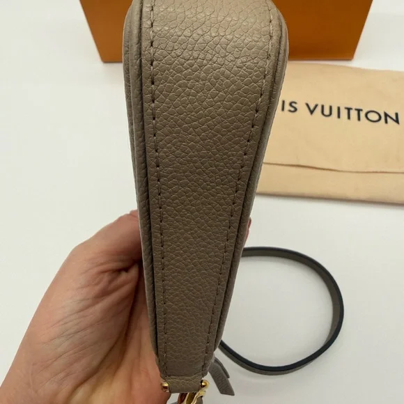 Louis Vuitton Easy Pouch on Strap in Turtle Dove - Picture 13 of 17